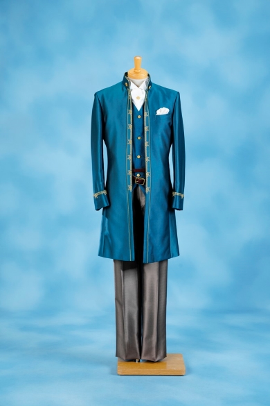 「塔の上のラプンツェル」のユージーンをイメージしたタキシードの画像