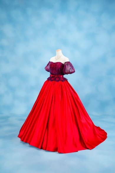 「白雪姫」をイメージしたカラードレス（サイド）の画像