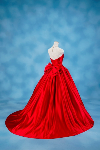 「白雪姫」をイメージしたカラードレス（レースなし）の画像