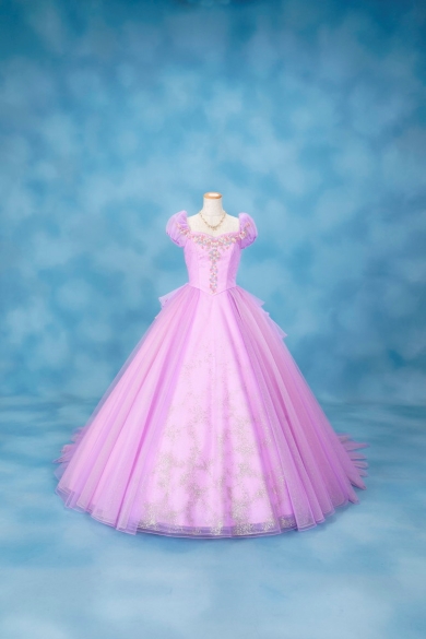 「塔の上のラプンツェル」のラプンツェルをイメージしたカラードレスの画像