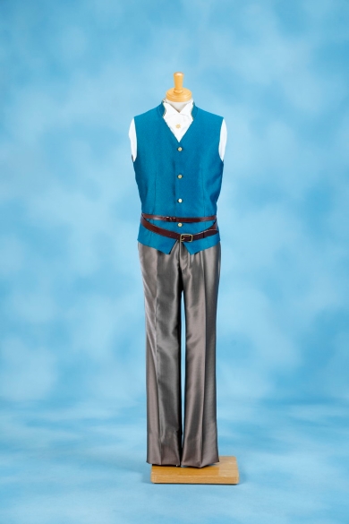 「塔の上のラプンツェル」をイメージしたタキシード（ジャケットなし）の画像