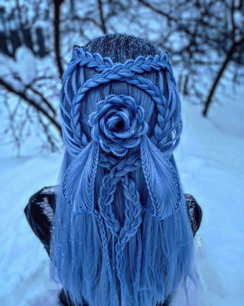 芸術的な編み込みヘア