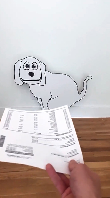 犬に不要な紙を与えると食べてしまい……？　イラストとシュレッダーを組み合わせたアートが笑ってしまうほどユーモア満載