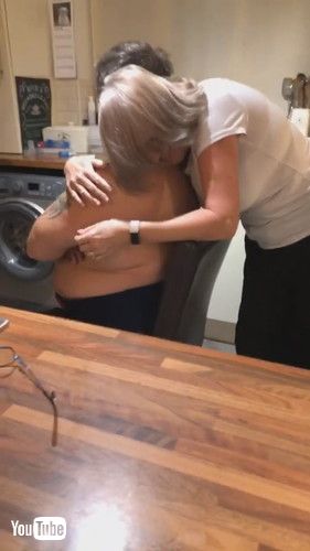 「Mom Ruins Dad's Hair With Shaver || ViralHog」