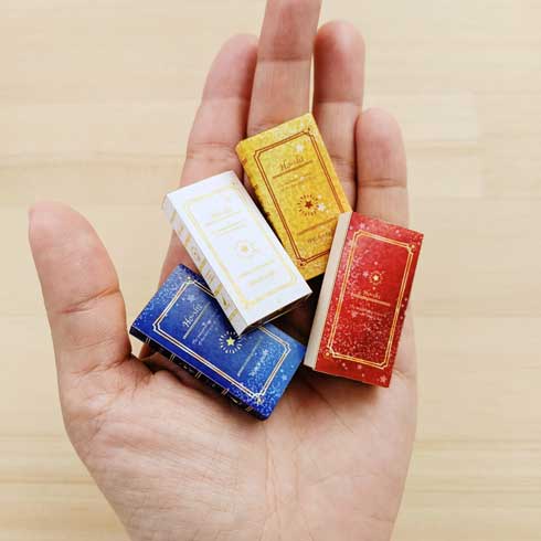 小さい チョコ 包む 豆本 カバー 本棚