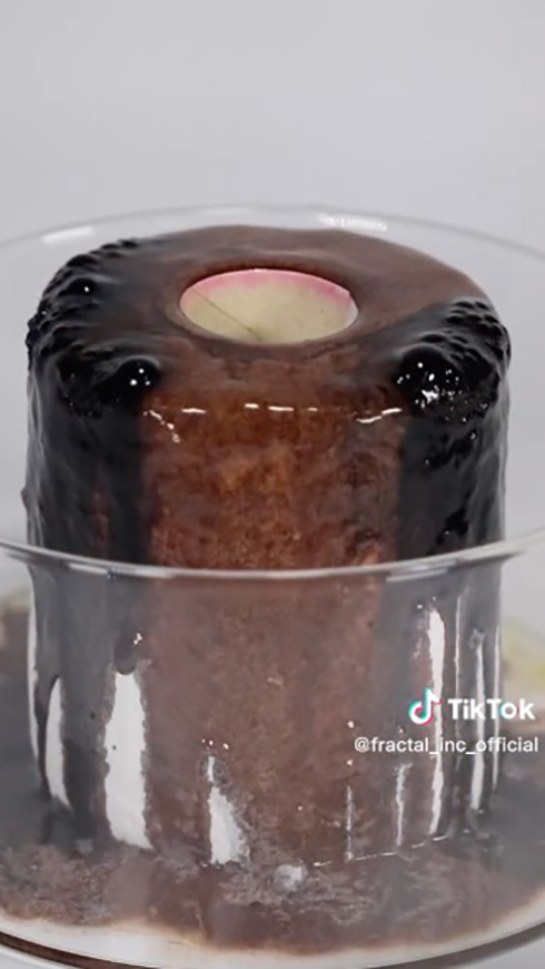 トイレットペーパーに硫酸かけた→煙と共に黒い棒が出現　化学実験の謎すぎる結果が衝撃的