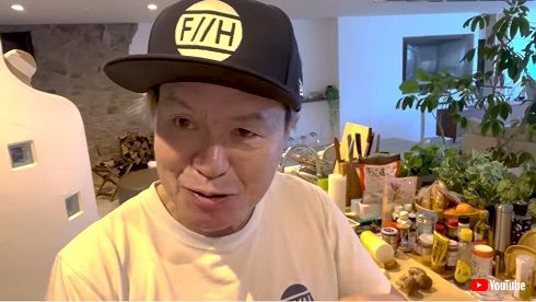 初めての豚汁に苦戦するヒロミ