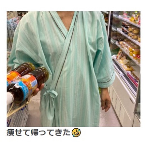 退院時に撮影された光上せあらの夫