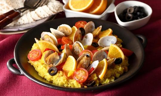 「グランブッフェ」「エクスブルー」などのブッフェレストラン36店舗で、スペイン料理が食べ放題になるフェアが実施されます