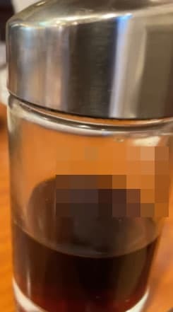 「餃子の王将」を運営する王将フードサービスは2月11日から、卓上に置いた餃子のタレなどを撤去したと発表