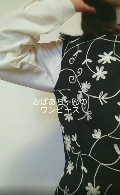 おばあちゃんのブラウスとワンピースでレトロコーデ