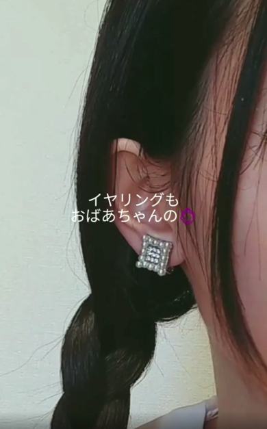 おばあちゃんのブラウスとワンピースでレトロコーデ