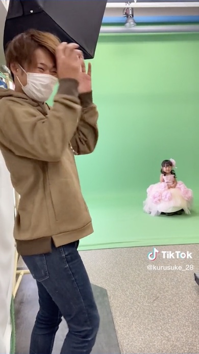 ジタバタしてしまう父の写真