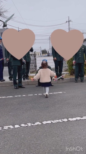 「4カ月ぶりのパパ　会えてからは片時も離れない」