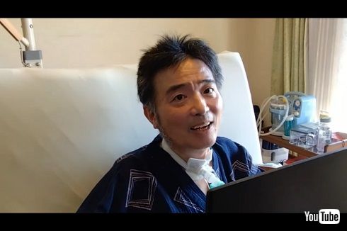 声を失ったことを報告する津久井教生