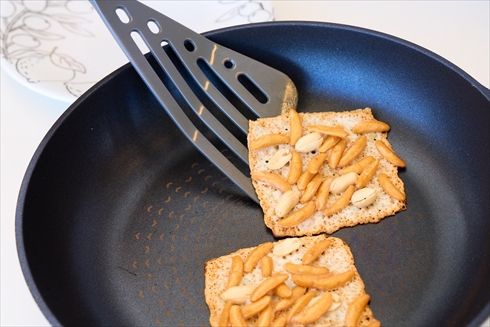 亀田製菓 柿の種　チーズせんべい