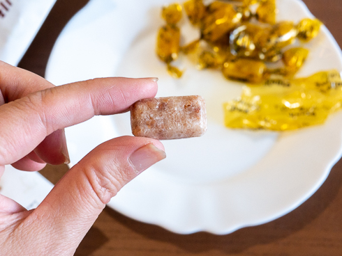 「人間用 !? 猫カリカリッ」・中身