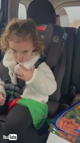 「Child Opens Christmas Veggie Tray Early || ViralHog」