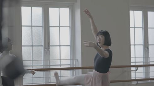 ソロで踊るシーンの撮影に挑む渡辺江里子
