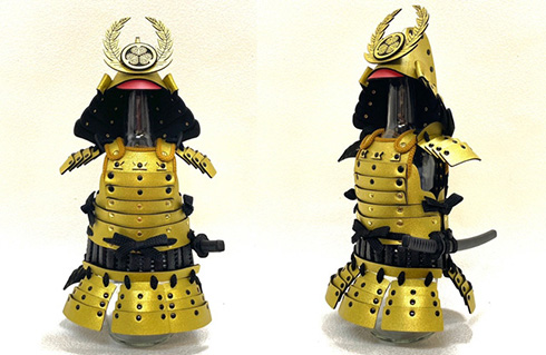 金色の鎧「金陀美具足」でドリンクを飲める！　歴史エンタメなボトルカバーがクラファンに登場