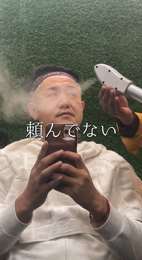 髪を切って欲しいだけなのに……　インド理髪店で受けた過剰すぎるサービスに「笑ってしまう」と話題