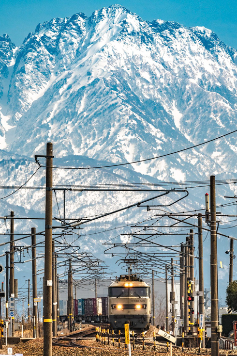富山で撮影された貨物列車