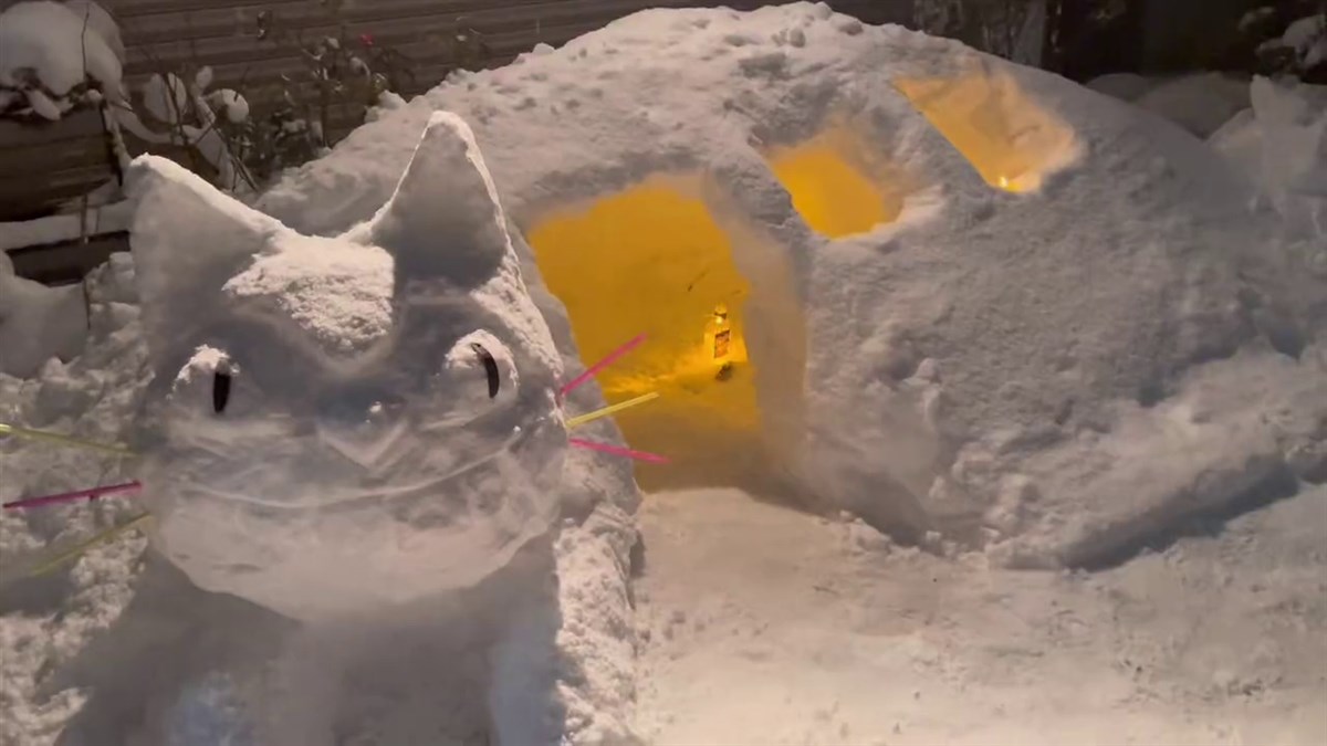 雪でできた「ネコバス」のクオリティがすごい！　「天才！」「大傑作」と賞賛の声相次ぐ