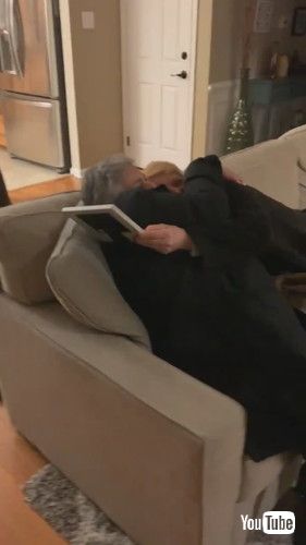 「Soon-To-Be Grandmothers' Reaction After Hearing About Daughter's Pregnancy || ViralHog」