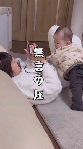 「お姉ちゃんに構ってほしい0歳児」