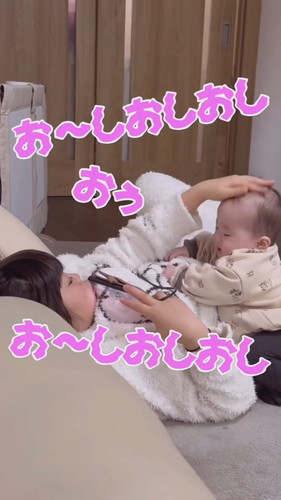 「お姉ちゃんに構ってほしい0歳児」