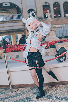 天然水の「ホロライブ」白上フブキ