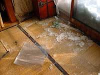 トイレに氷が張っている光景