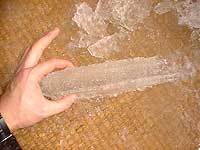 トイレに氷が張っている光景