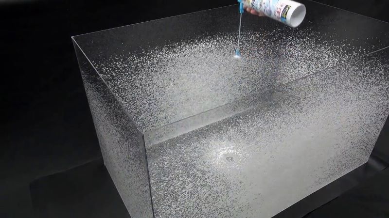 アッという間に泡が広がる！　アース製薬のお風呂洗剤の威力がすごいと話題　「お風呂掃除楽しくなりそう」「絶対買います!!」