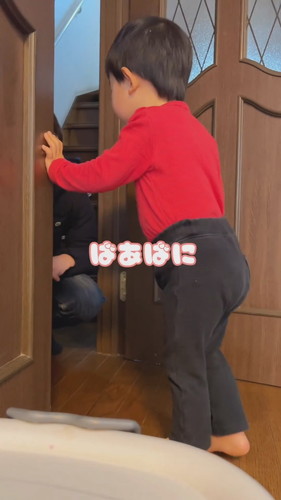 「憧れの叔父さんと張り合いたい2歳」