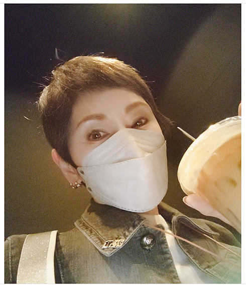 秋野暢子の娘