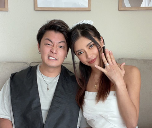 人気タイ人モデルのヴィエンナさんが結婚発表　ドレス姿がすてき！……と思ったらユーモアもしっかり含んでました