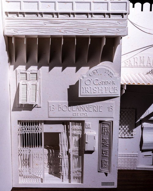 紙で作った彫刻