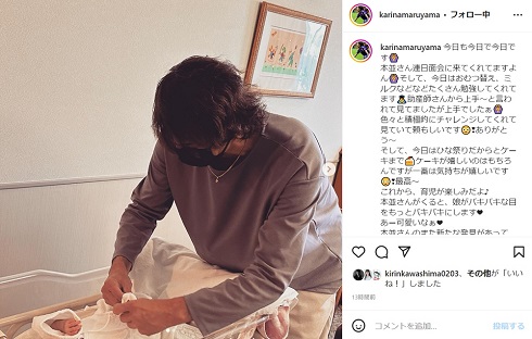 おむつ替えを行う本並健治