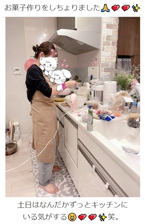 キッチンに立つ辻希美の長女