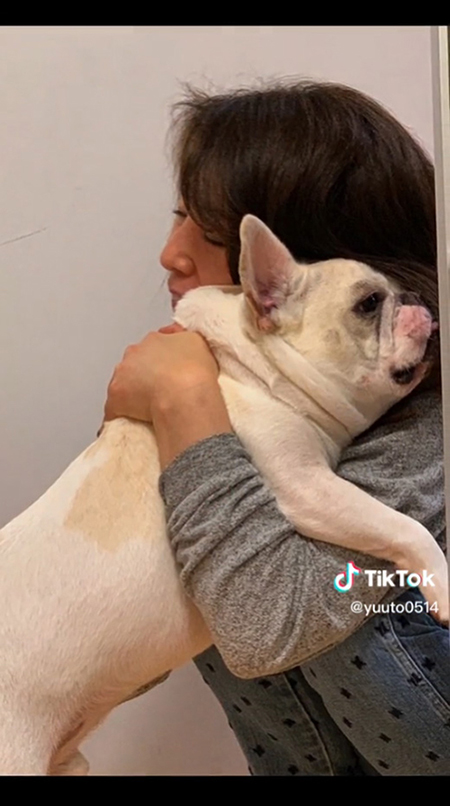 エースくんをハグ