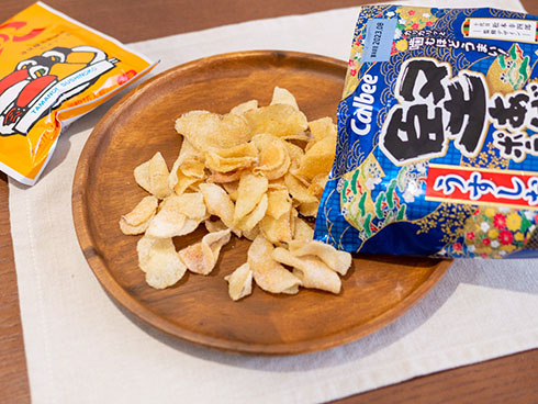 堅あげポテトにすしのこをまぶしたところ