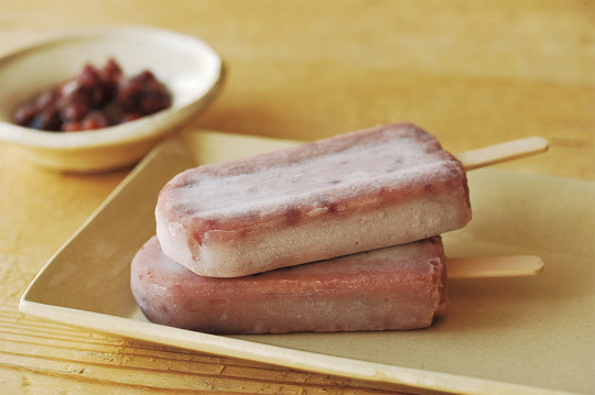 井村屋は「あずきバー」をリニューアルし、3月13日から全国の量販店・スーパーなどで順次販売