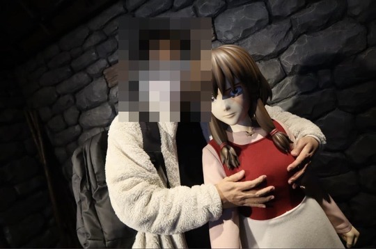 愛知県で11月に開園した「ジブリパーク」内でのキャラクター像との性犯罪を想起させる写真撮影と、その運営元の対応が物議を醸しています