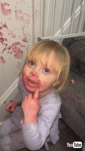 「Daughter Gets Ahold of Lipstick || ViralHog」