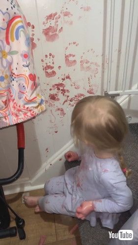 「Daughter Gets Ahold of Lipstick || ViralHog」