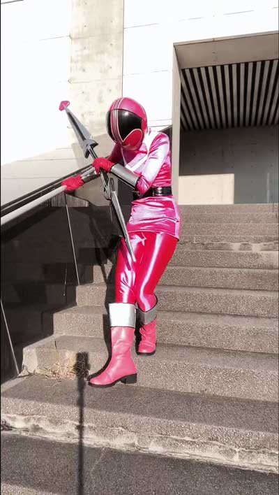 戦隊 コスプレ ヒーロー 視界 悪すぎて 弱そう おばあちゃん 歩き方