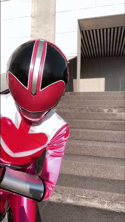 戦隊 コスプレ ヒーロー 視界 悪すぎて 弱そう おばあちゃん 歩き方