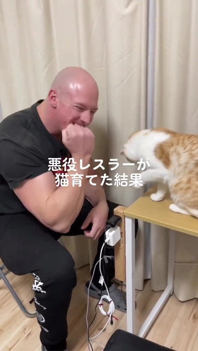 歓声をあげる飼い主