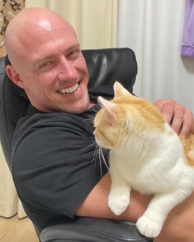 ひたすらクンクンする猫